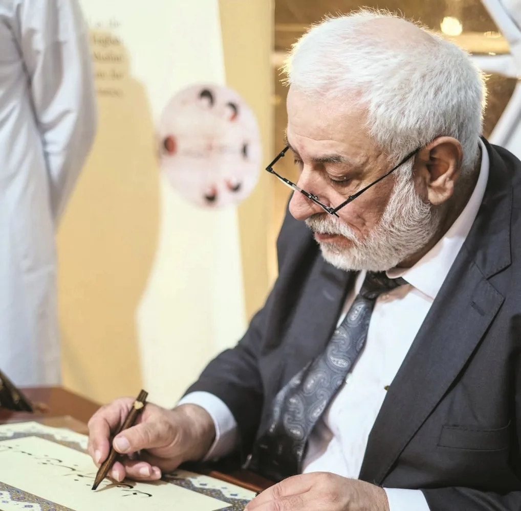 وفد من الطلاب يستكشف مسابقة قطر الدولية للخط العربي