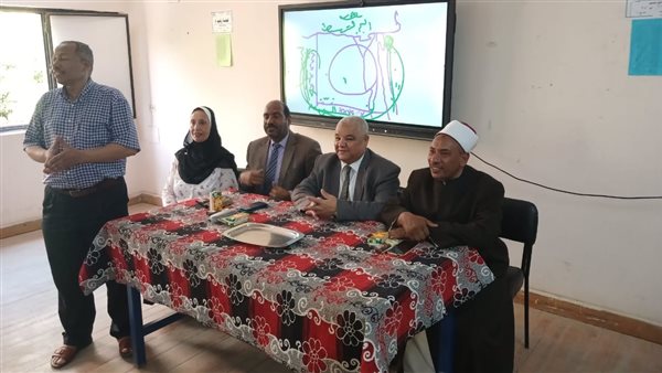 «وكيل التعليم» يشارك بعدد من الندوات والأنشطة الطلابية بمدارس الأقصر (صور) «وكيل التعليم» يشارك بعدد من الندوات والأنشطة الطلابية بمدارس الأقصر (صور)