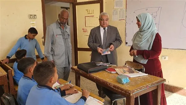 وكيل «تعليم الأقصر» يوجه بالالتزام بالخطة الزمنية المقررة لشرح المناهج الدراسية وكيل «تعليم الأقصر» يوجه بالالتزام بالخطة الزمنية المقررة لشرح المناهج الدراسية