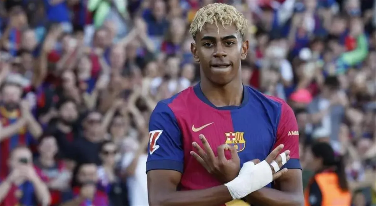 وكيل لامين لامال يوضح موقفه من تجديد عقد اللاعب مع برشلونة