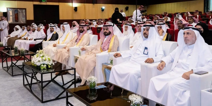 وكيل محافظة الأحساء يحضر الحوار حول “الأسرة ثروة الوطن” وكيل محافظة الأحساء يحضر الحوار حول “الأسرة ثروة الوطن”