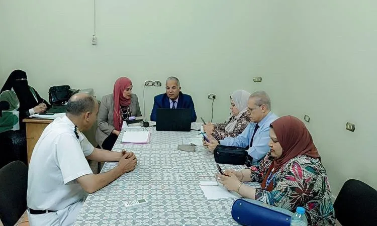 وكيل وزارة التربية والتعليم بالفيوم يراقب امتحانات شهادة الإعدادية للفصل الدراسي الثاني. وكيل وزارة التربية والتعليم بالفيوم يراقب امتحانات شهادة الإعدادية للفصل الدراسي الثاني.