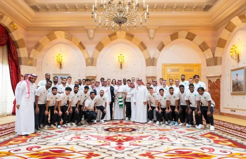 ولي العهد يلتقي بوزير الرياضة ورئيس اتحاد الكرة ورئيس وأعضاء إدارة النادي الأهلي ولاعبي الفريق احتفالا بفوزهم بدوري أبطال آسيا للنخبة 2025. ولي العهد يلتقي بوزير الرياضة ورئيس اتحاد الكرة ورئيس وأعضاء إدارة النادي الأهلي ولاعبي الفريق احتفالا بفوزهم بدوري أبطال آسيا للنخبة 2025.
