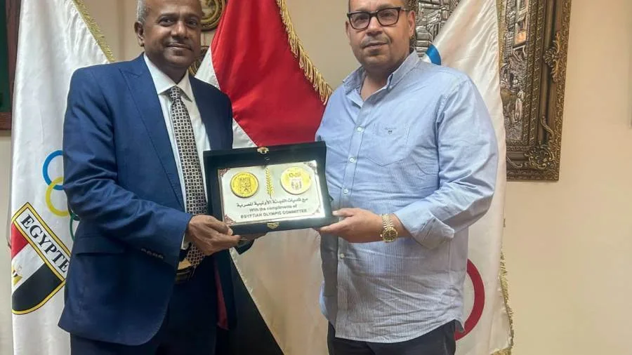 ياسر إدريس يستقبل خالد الخليفي مهنئًا إياه بتوليه رئاسة الاتحاد العربي للرياضات المائية