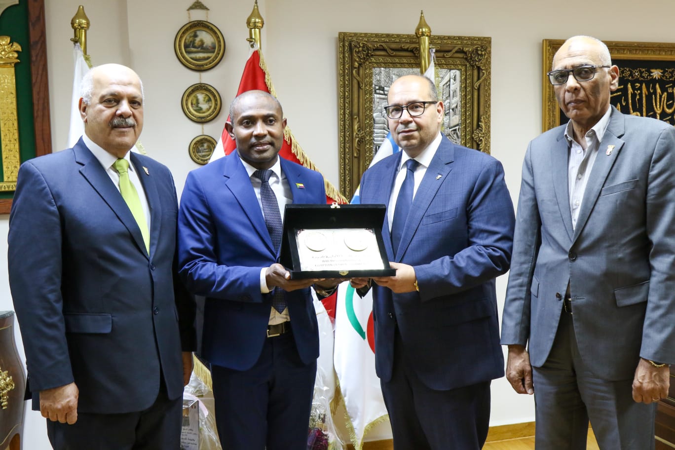 ياسر إدريس يستقبل وزير خارجية جزر القمر لبحث التعاون ياسر إدريس يستقبل وزير خارجية جزر القمر لبحث التعاون