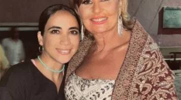 يسرا ومؤلفة برستيج.. قصة صورة داخل مقهى قديم في قلب القاهرة