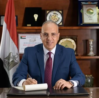 وزير الري يؤكد على ضرورة مواصلة التعاون بين هيئات الصرف والري والميكانيكا والإدارات المركزية والمحلية في المحافظات