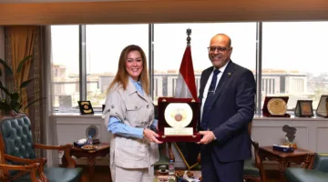 وزير العمل يلتقي بالمدير التنفيذي للأكاديمية الوطنية للتدريب لتعزيز الشراكة واستعراض المشاريع المستقبلية.