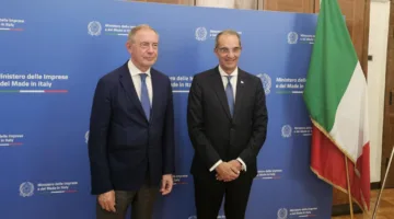 عمرو طلعت يناقش مع وزير الأعمال والصناعة الإيطالي تعزيز التعاون في قطاع الذكاء الاصطناعي