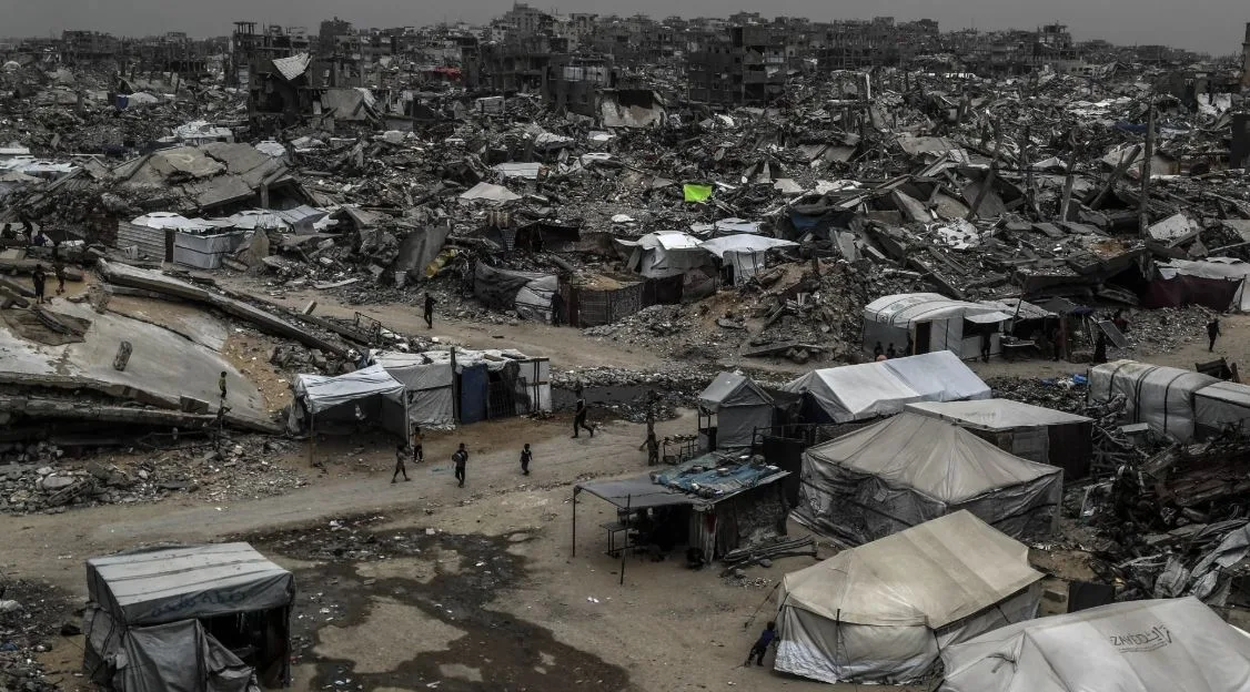 إسرائيل تدمر العديد من المباني في خان يونس بدعوى أنها مفخخة من قبل حماس إسرائيل تدمر العديد من المباني في خان يونس بدعوى أنها مفخخة من قبل حماس
