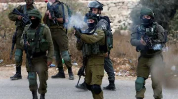 إصابة 16 فلسطينياً بحالات اختناق أثناء مداهمة قوات الاحتلال الإسرائيلي لمدينة نابلس