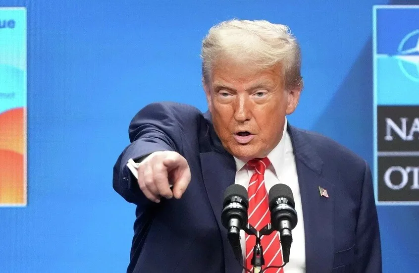 الرئيس الأمريكي يهدد باتخاذ إجراءات صارمة ضد الديمقراطيين ويتهمهم باتهام خطير. الرئيس الأمريكي يهدد باتخاذ إجراءات صارمة ضد الديمقراطيين ويتهمهم باتهام خطير.