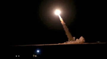 سماع دوي الدفاعات الجوية وهي تت intercept أهداف معادية في سماء طهران