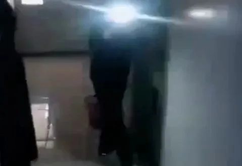 لجنة صحية تتوجه بسرعة إلى مستشفى خاص بعد انقطاع الكهرباء خلال عمليات جراحية في نجع حمادي لجنة صحية تتوجه بسرعة إلى مستشفى خاص بعد انقطاع الكهرباء خلال عمليات جراحية في نجع حمادي