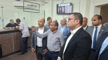 وزير الإسكان يزور المركز التكنولوجي لخدمات المواطنين في مدينة بدر