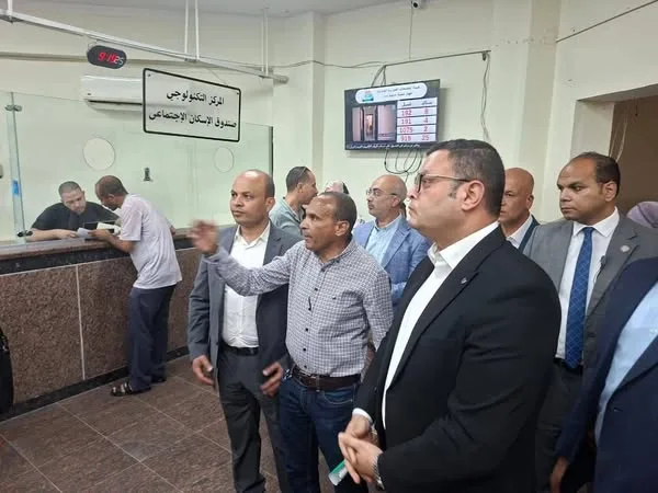 وزير الإسكان يزور المركز التكنولوجي لخدمات المواطنين في مدينة بدر وزير الإسكان يزور المركز التكنولوجي لخدمات المواطنين في مدينة بدر