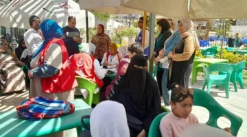 عيادة متنقلة تقدم خدمات مجانية بمناسبة العيد أمام النادي الاجتماعي في دمنهور