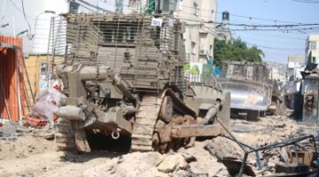 جيش الاحتلال الإسرائيلي يدمر منازل فلسطينية في مخيم جنين شمال الضفة الغربية