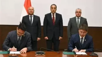 رئيس الوزراء يشارك في توقيع عقد لتوريد مستلزمات الطاقة الشمسية بقيمة 200 مليون دولار