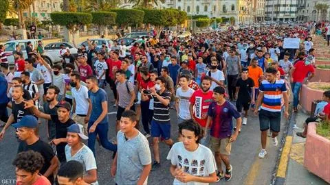 محتجون ليبيون في مجمع مليتة يلوحون بوقف إنتاج النفط خلال 72 ساعة