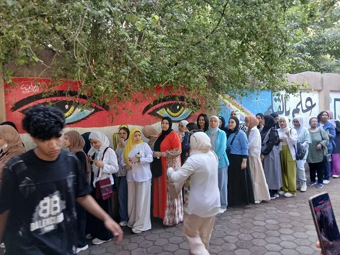 تشديد الانضباط والإجراءات خلال دخول طلاب الثانوية العامة لأداء امتحانات التربية الدينية والوطنية في لجان الدقي تشديد الانضباط والإجراءات خلال دخول طلاب الثانوية العامة لأداء امتحانات التربية الدينية والوطنية في لجان الدقي
