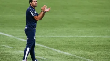 مدرب بالميراس يثني على حارس بورتو ويعد برد فعل قوي ضد الأهلي