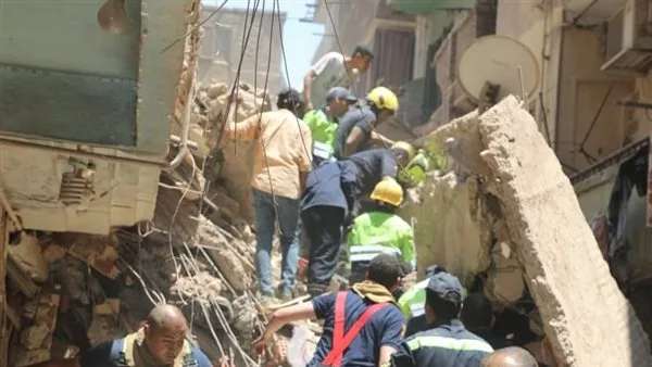 محافظ القاهرة: بدء إيواء الأسر المتضررة من انهيار العقار في حدائق القبة محافظ القاهرة: بدء إيواء الأسر المتضررة من انهيار العقار في حدائق القبة