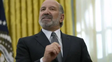 وزير التجارة الأمريكي يحدد عدم إمكانية التوصل إلى اتفاق تجاري مع الاتحاد الأوروبي في الوقت الراهن