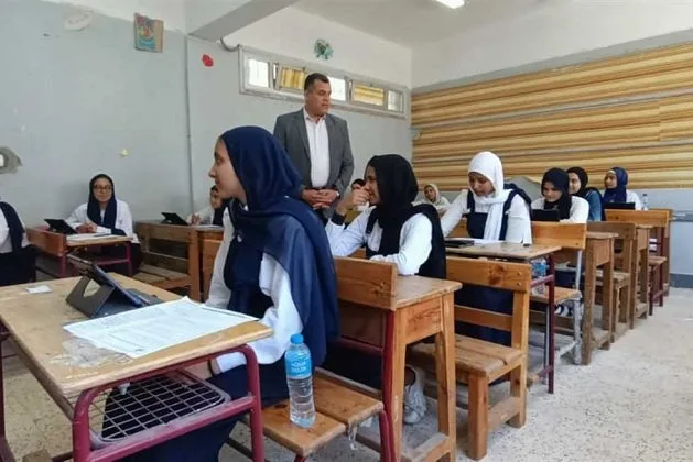 تعليم القاهرة تصدر قراراً بإحالة رئيس لجنة ومراقب وأمن اللجنة إلى الشؤون القانونية. تعليم القاهرة تصدر قراراً بإحالة رئيس لجنة ومراقب وأمن اللجنة إلى الشؤون القانونية.