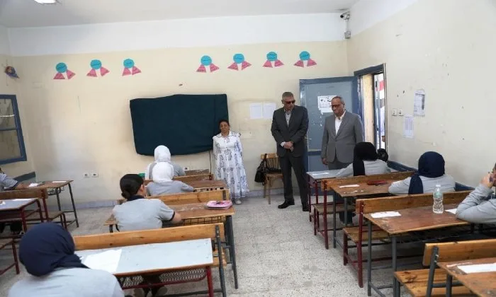 رئيس محافظة أسوان يزور لجان امتحانات الشهادة الإعدادية ويشدد على توفير بيئة مناسبة للطلاب. رئيس محافظة أسوان يزور لجان امتحانات الشهادة الإعدادية ويشدد على توفير بيئة مناسبة للطلاب.
