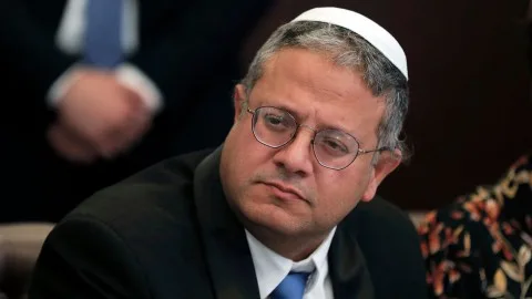 بن غفير: نتنياهو يُخطئ بتأييده لمقترح ويتكوف لإنهاء الحرب في غزة، والهدنة الوحيدة مع “حماس” تعني رصاصة في الرأس. بن غفير: نتنياهو يُخطئ بتأييده لمقترح ويتكوف لإنهاء الحرب في غزة، والهدنة الوحيدة مع “حماس” تعني رصاصة في الرأس.
