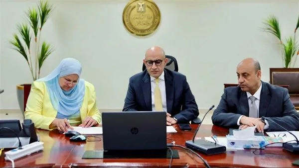 وزير التعليم يراقب امتحانات الدبلومات الفنية من غرفة العمليات المركزية في الوزارة بالعاصمة الإدارية وزير التعليم يراقب امتحانات الدبلومات الفنية من غرفة العمليات المركزية في الوزارة بالعاصمة الإدارية
