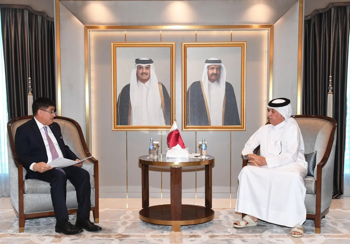 وزير الدولة للشؤون الخارجية يلتقي بالسفير التركي