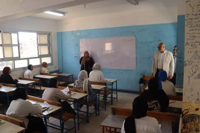 الجبر والدراسات تضفي السعادة على وجوه طلاب المرحلة الإعدادية في القليوبية الجبر والدراسات تضفي السعادة على وجوه طلاب المرحلة الإعدادية في القليوبية