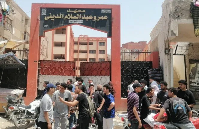 اختلاف وجهات نظر طلاب «الثانوية الأزهرية» في الشرقية عقب امتحان مادة الرياضيات البحتة اختلاف وجهات نظر طلاب «الثانوية الأزهرية» في الشرقية عقب امتحان مادة الرياضيات البحتة