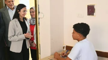 محافظ البحيرة يقوم بجولة تفقدية في لجان امتحانات الشهادة الإعدادية بمدارس إدكو ورشيد