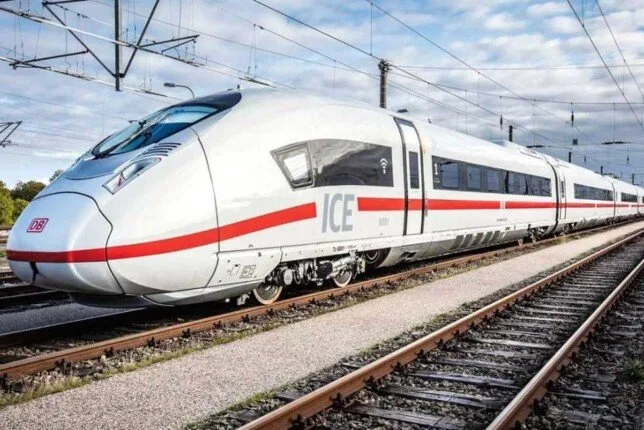 معلومات الوزراء تكشف قصة أول امرأة تقود القطار الكهربائي الخفيف LRT في مصر معلومات الوزراء تكشف قصة أول امرأة تقود القطار الكهربائي الخفيف LRT في مصر