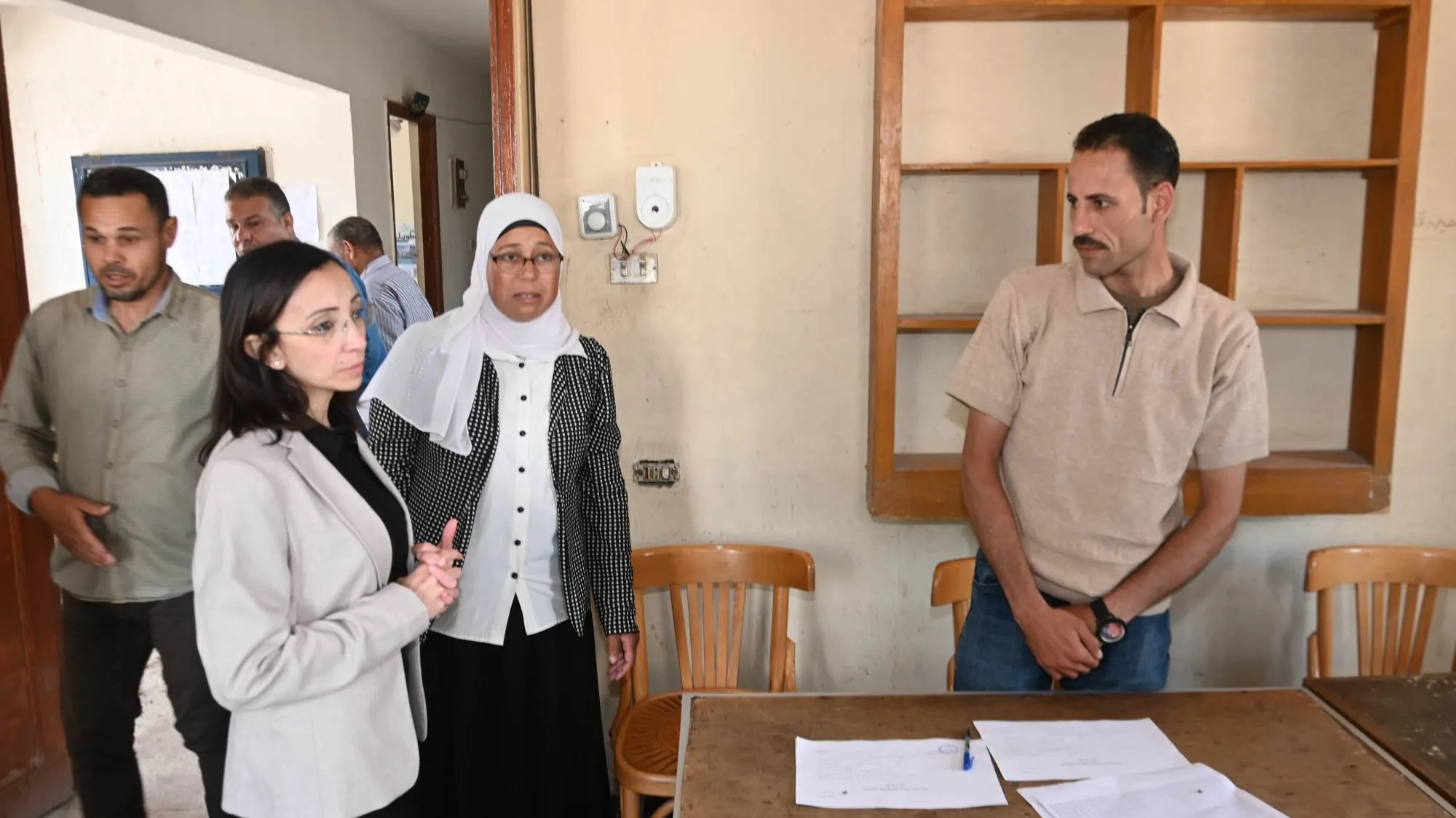 إحالة رئيس الوحدة المحلية لقرية محلة الأمير وكافة موظفي الإدارة الهندسية للتحقيق إحالة رئيس الوحدة المحلية لقرية محلة الأمير وكافة موظفي الإدارة الهندسية للتحقيق