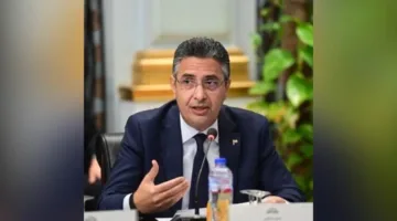 وزير التموين يشدد على ضرورة تعزيز الصناعات الوطنية الاستراتيجية، وخاصة صناعة السكر.