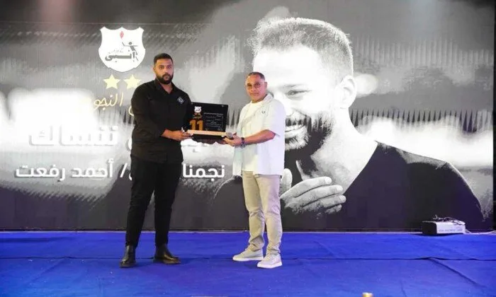 إنبي يحتفي بعائلة أحمد رفعت خلال مراسم تكريم أبطال النادي إنبي يحتفي بعائلة أحمد رفعت خلال مراسم تكريم أبطال النادي