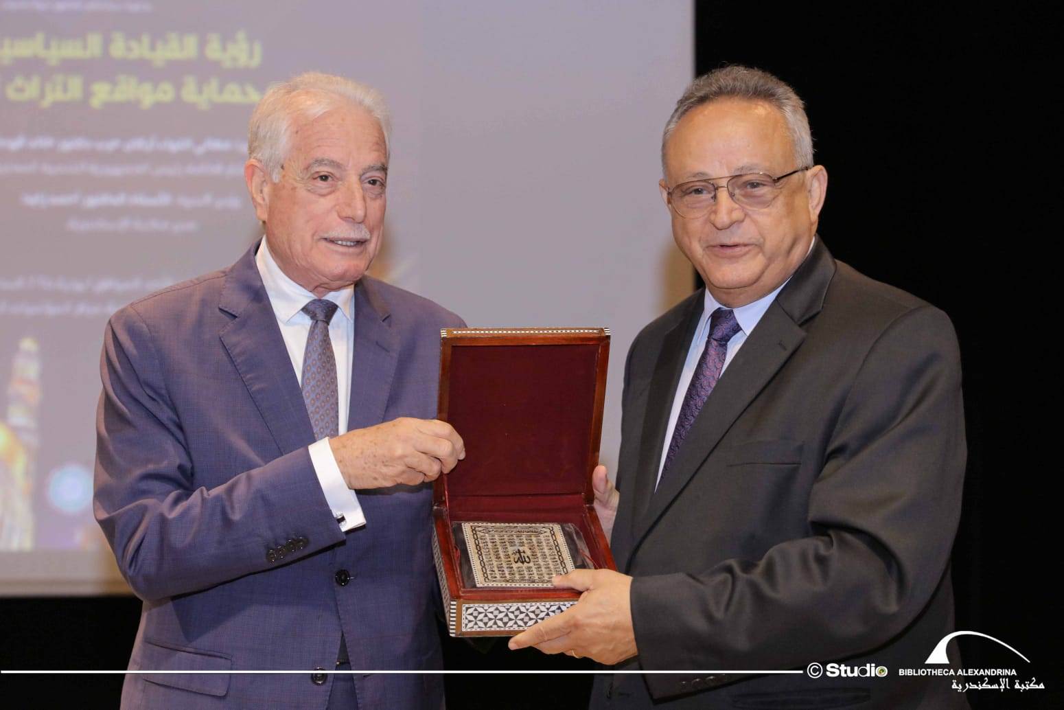 اللواء أركان حرب د. خالد فودة يحاضر في مكتبة الإسكندرية
