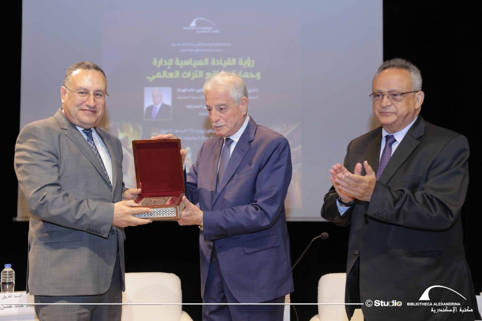 اللواء أركان حرب د. خالد فودة يحاضر في مكتبة الإسكندرية