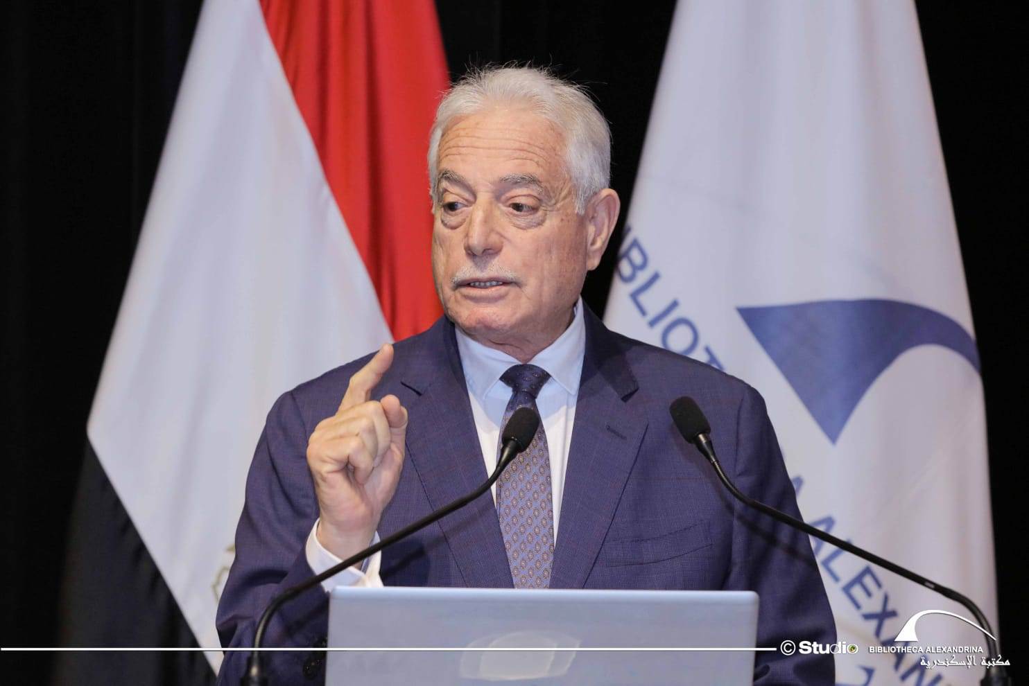 اللواء أركان حرب د. خالد فودة يحاضر في مكتبة الإسكندرية
