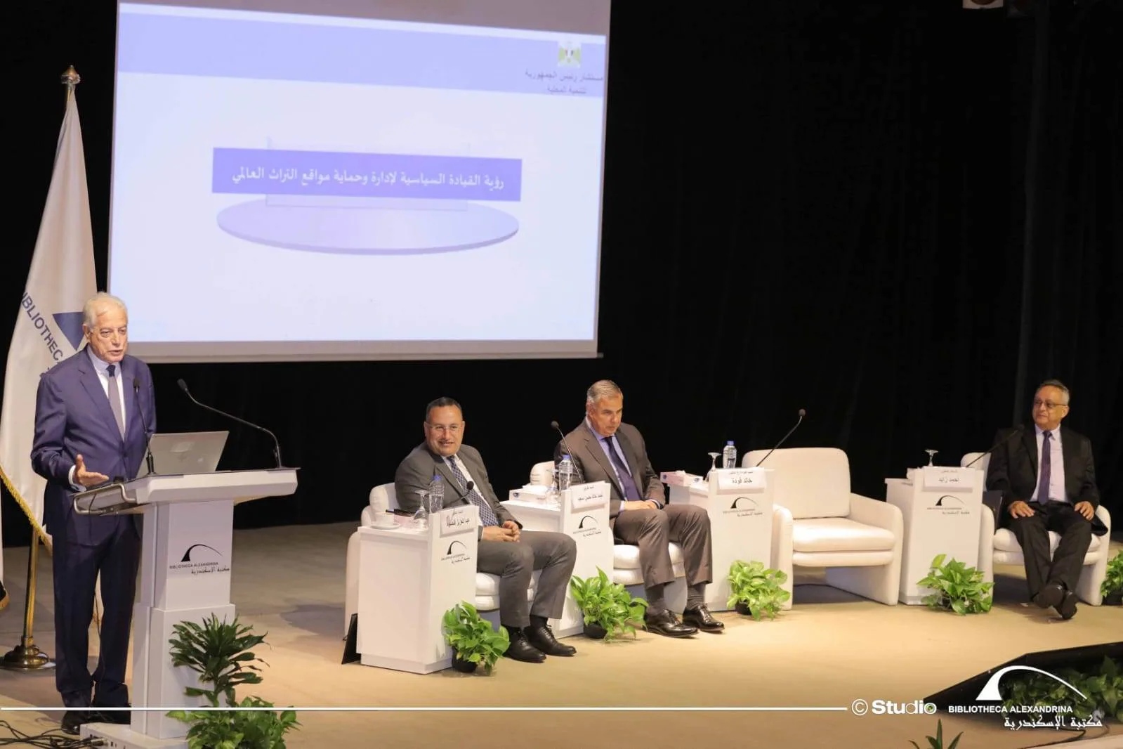 اللواء د. خالد فودة يلقي محاضرة في مكتبة الإسكندرية اللواء د. خالد فودة يلقي محاضرة في مكتبة الإسكندرية