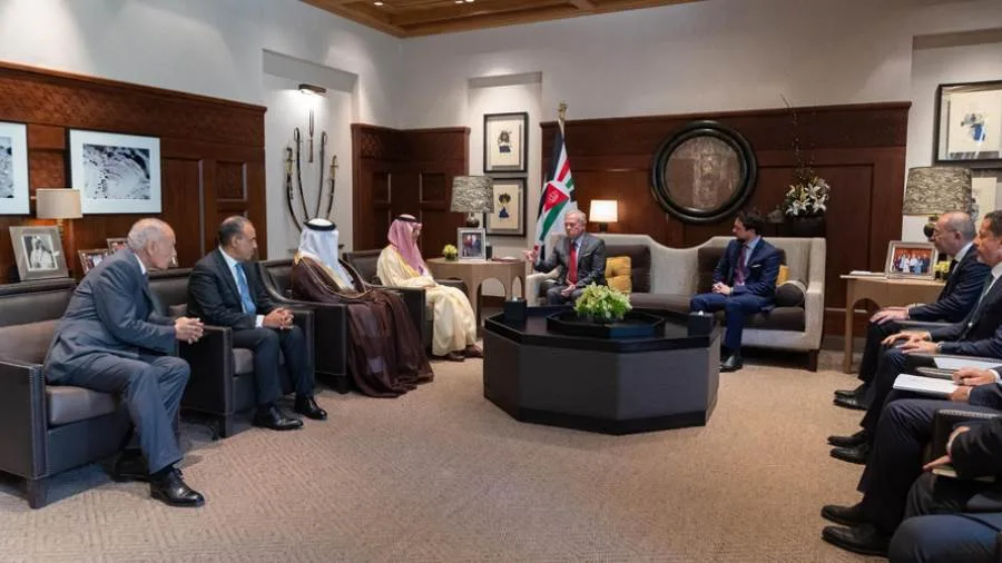 ملك الأردن يلتقي بأعضاء اللجنة الوزارية العربية الإسلامية المشتركة حول غزة ملك الأردن يلتقي بأعضاء اللجنة الوزارية العربية الإسلامية المشتركة حول غزة