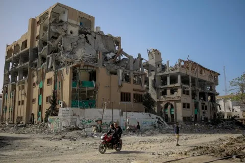 “حكومة غزة”: القوات الإسرائيلية تسببت في تدمير 240 مسكنًا خلال فترة قصيرة