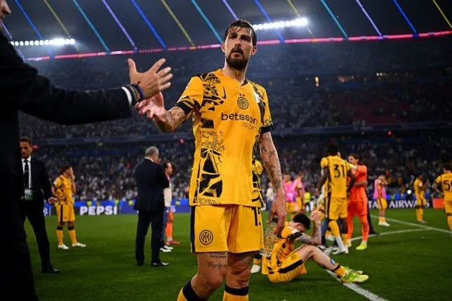 بعد خروج إنتر من دوري الأبطال.. أتشيربي يرفض الانضمام لمعسكر المنتخب الإيطالي بعد خروج إنتر من دوري الأبطال.. أتشيربي يرفض الانضمام لمعسكر المنتخب الإيطالي