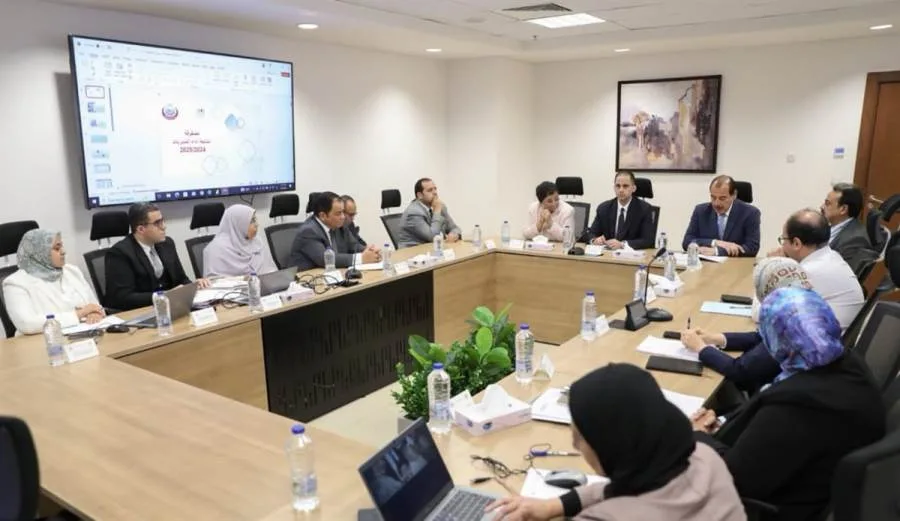 نائب وزير الصحة يلتقي بلجنة تقييم أداء مديري ووكلاء المديريات نائب وزير الصحة يلتقي بلجنة تقييم أداء مديري ووكلاء المديريات