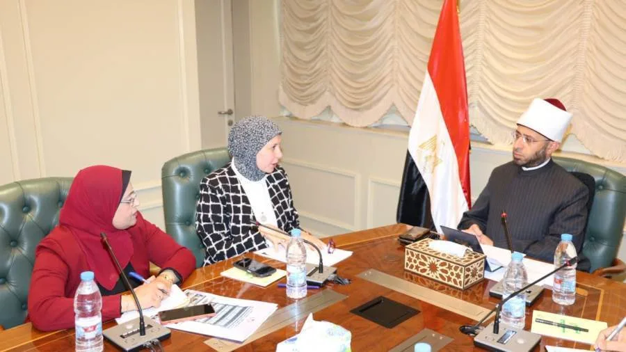وزير الأوقاف يستضيف مديرة المركز الوطني للدراسات الاجتماعية