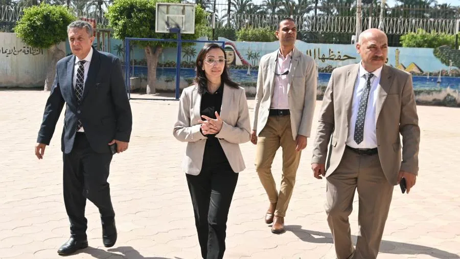 إلغاء امتحان الشهادة الإعدادية لـ 7 طلاب واعتباره سنة رسوب بسبب الغش باستخدام الهواتف المحمولة.